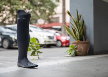 Startup produz próteses 10x mais baratas usando impressoras 3D