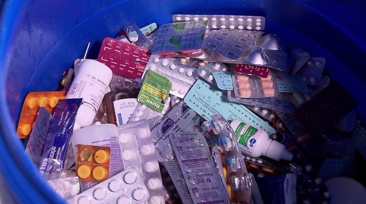 Saiba como descartar pilhas, baterias e remédios corretamente